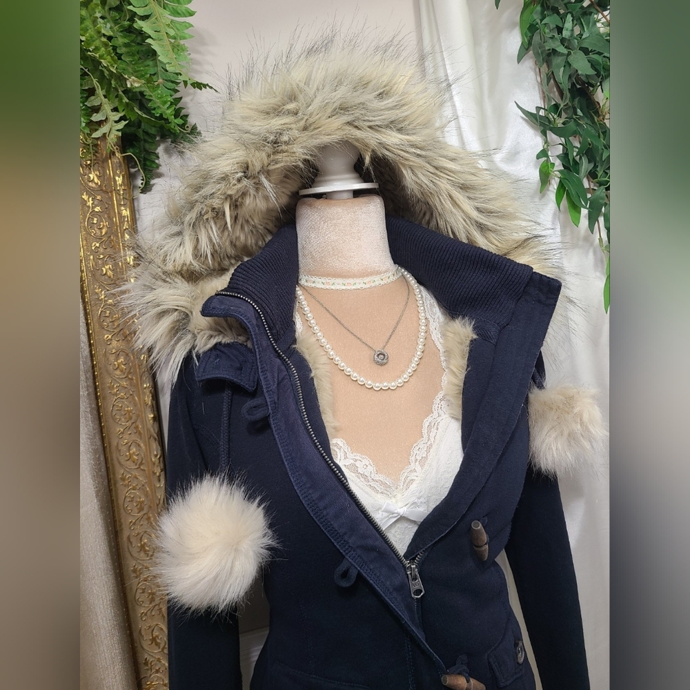 ♡ Y2K ♡ Abercrombie & Fitch Navy Hooded Toggle Pompom Jacket with Faux-Fur Trim - Picture 10 of 12